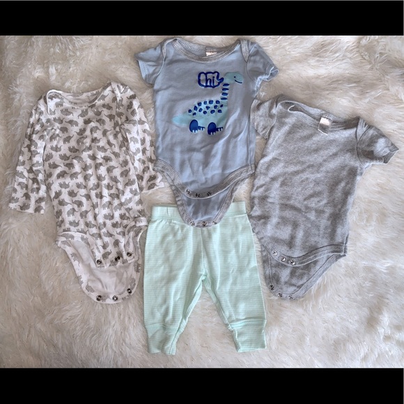 4-Baby clothes . 2(0-3 Months and 2(3-6 Months - Picture 1 of 9